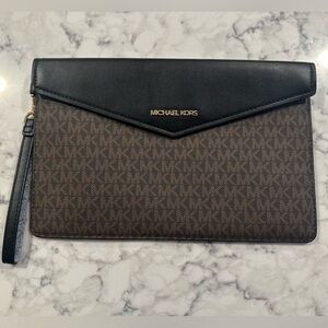 Michael Kors Wristlet Maisie Large Clutch Leather Canvas Logo Envelope Flap